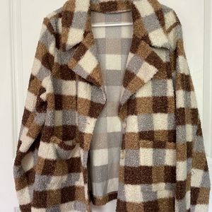 Woman’s lightweight cardigan with deep pockets